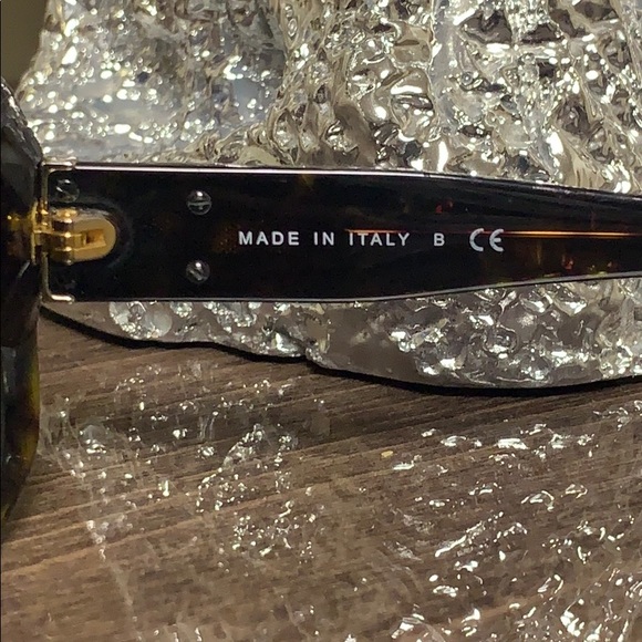 CHANEL Tortoise Shell CC Turnlock Sunglasses - Picture 6 of 16